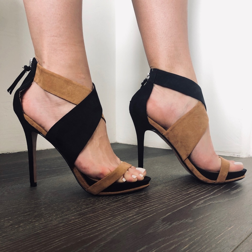 Black and beige a trappt sandals